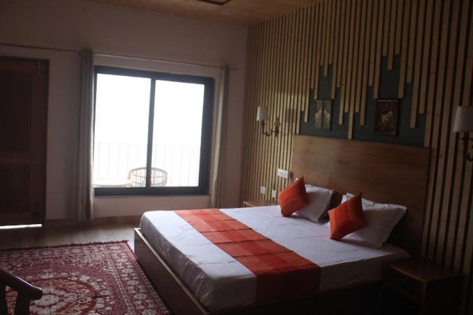 Starry Sky Hotel Joshīmath Extérieur photo