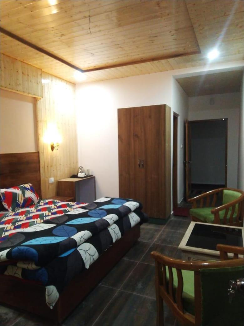 Starry Sky Hotel Joshīmath Extérieur photo