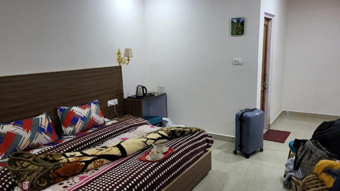Starry Sky Hotel Joshīmath Extérieur photo
